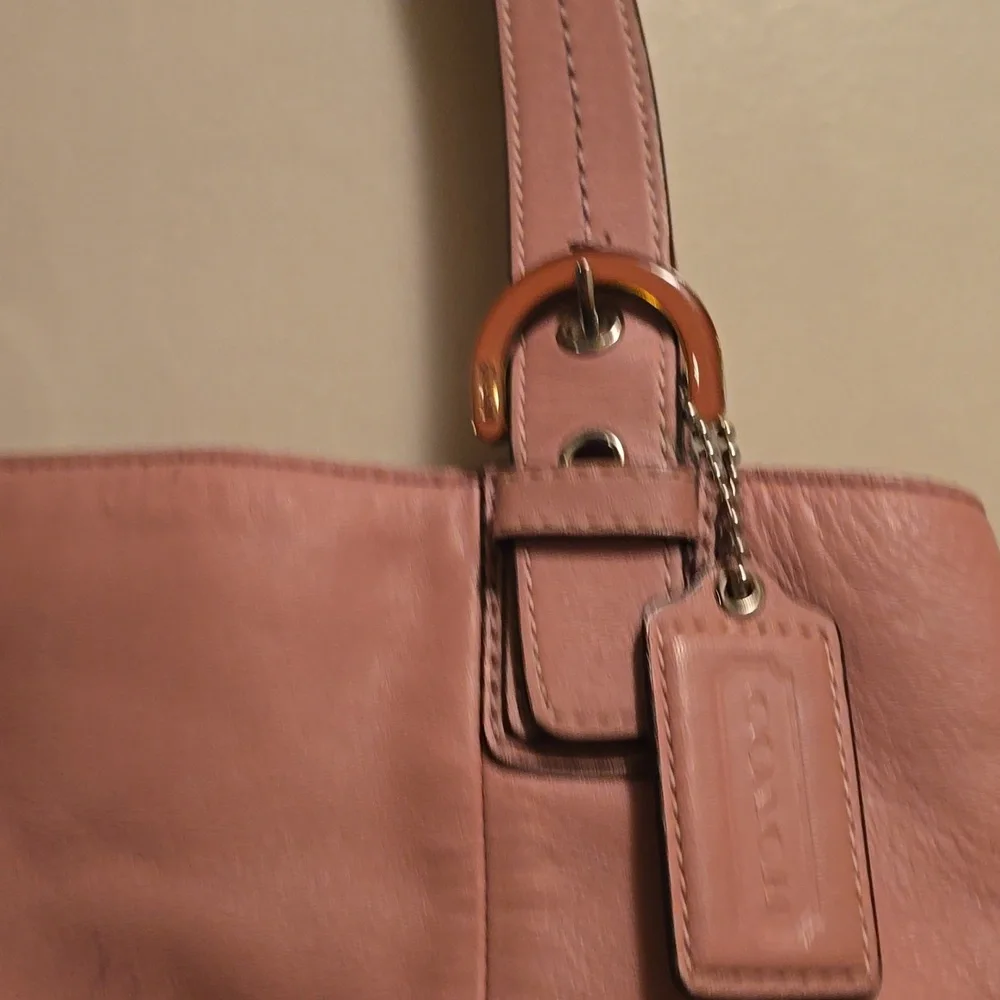 Elegant Pink Coach Leather Tote Bag - Picture 2 of 6
